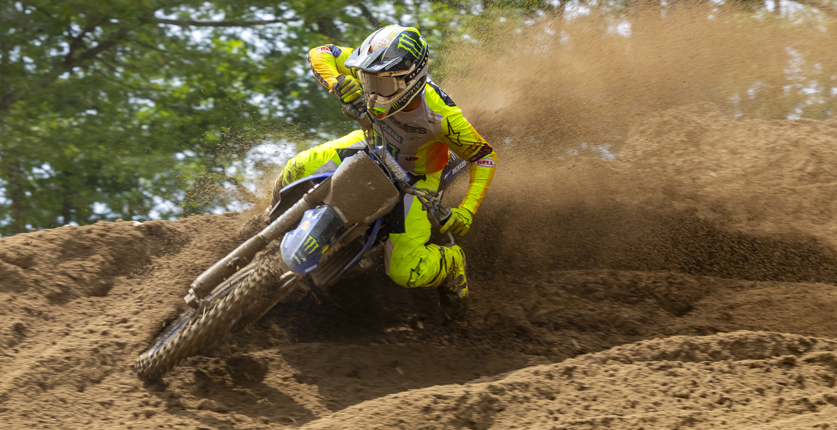 Eli Tomac aggresively tackles a corner
