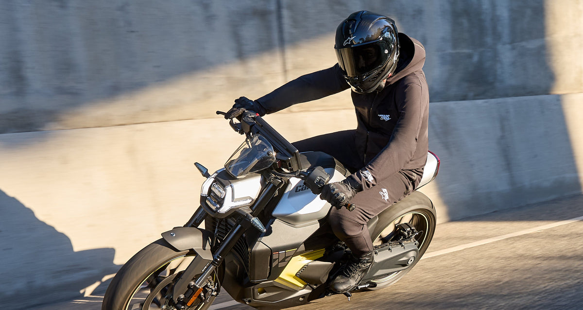 Alpinestars Aeroshell Waterproof Jacket, men's urban sports softshell in Mid Gray and Yellow Fluo, worn by a motorcycle rider.